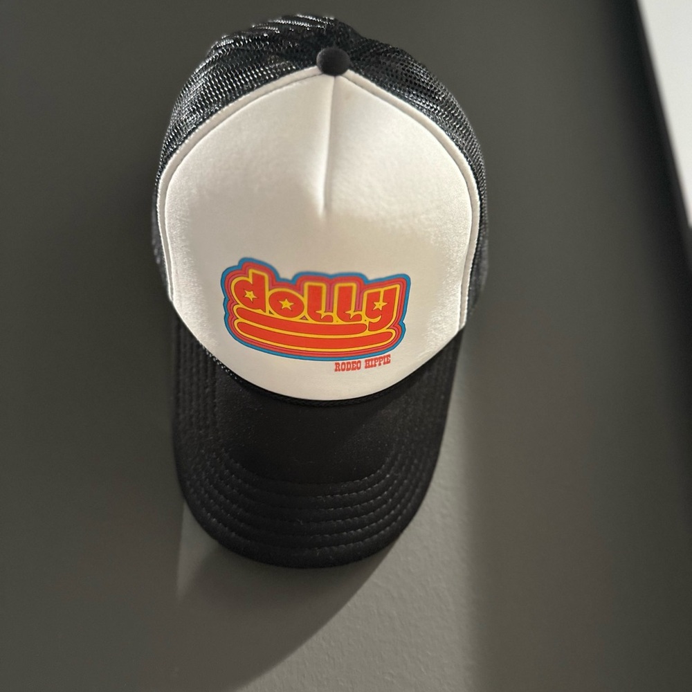 Dolly retro Black and White Trucker Hat